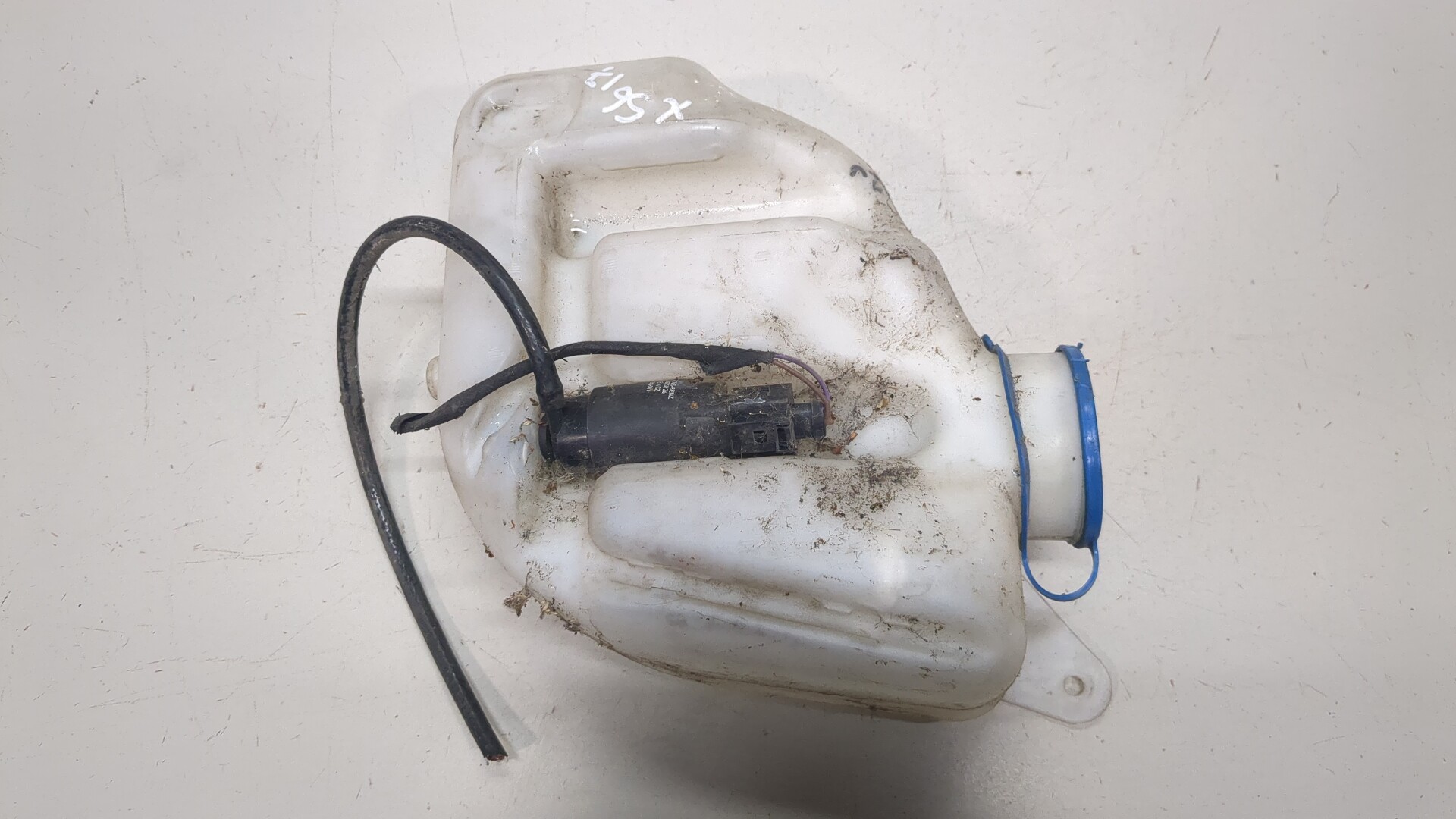 Бачок омывателя лобового стекла