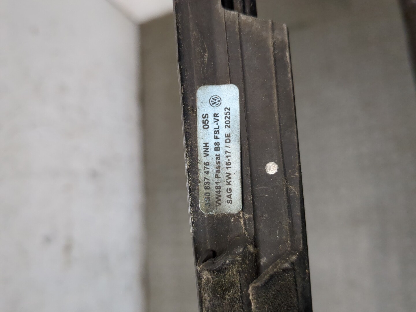 Накладка стекла переднего правого