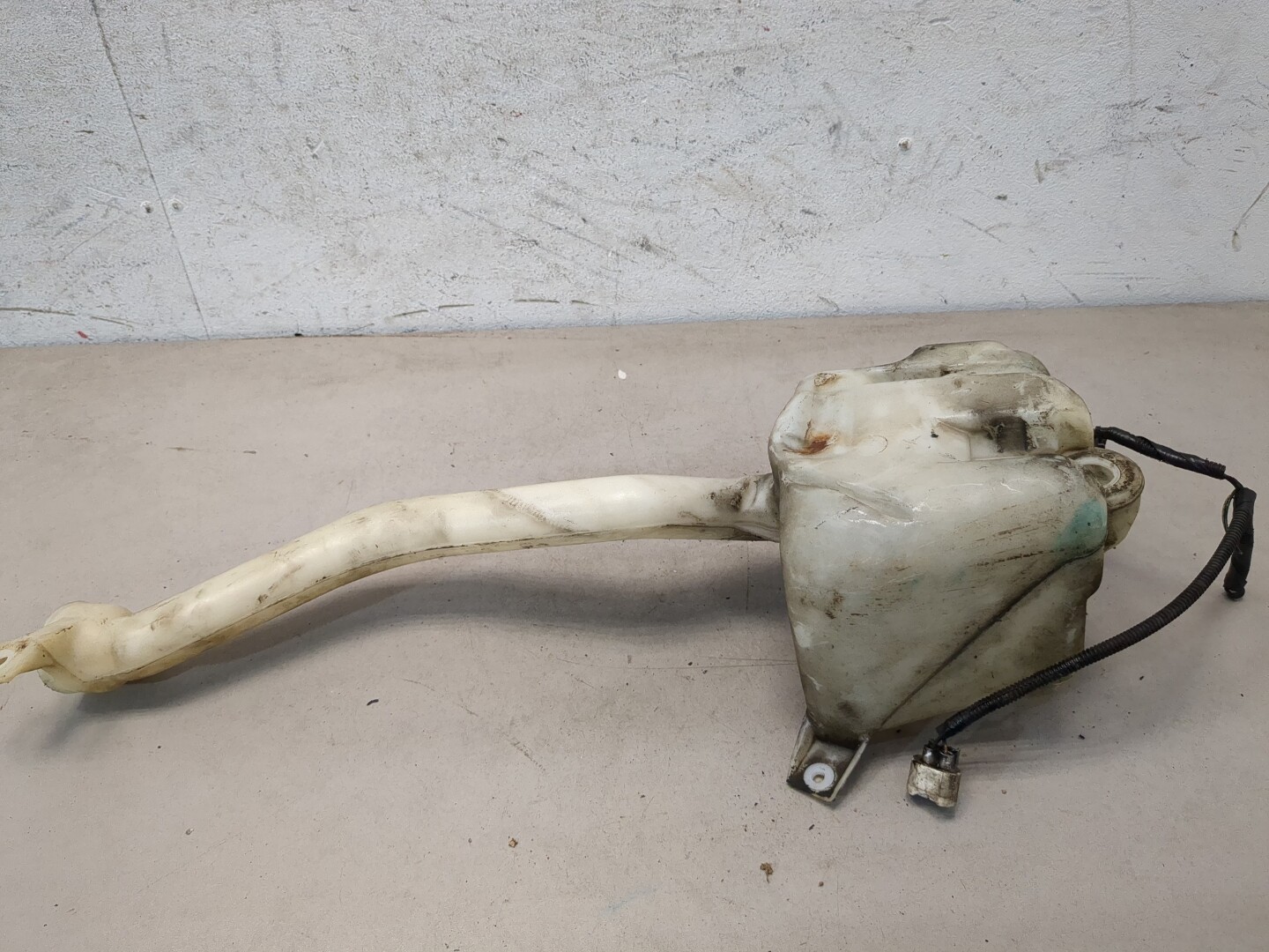 Бачок омывателя лобового стекла