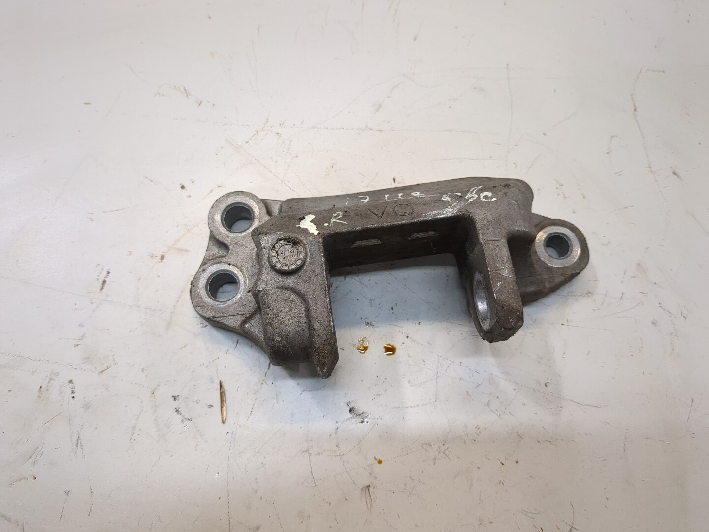 Кронштейн двигателя