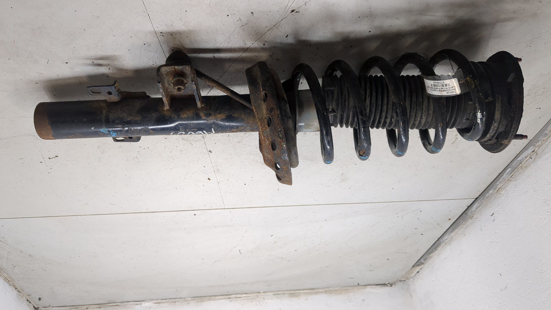 Амортизатор задний левый