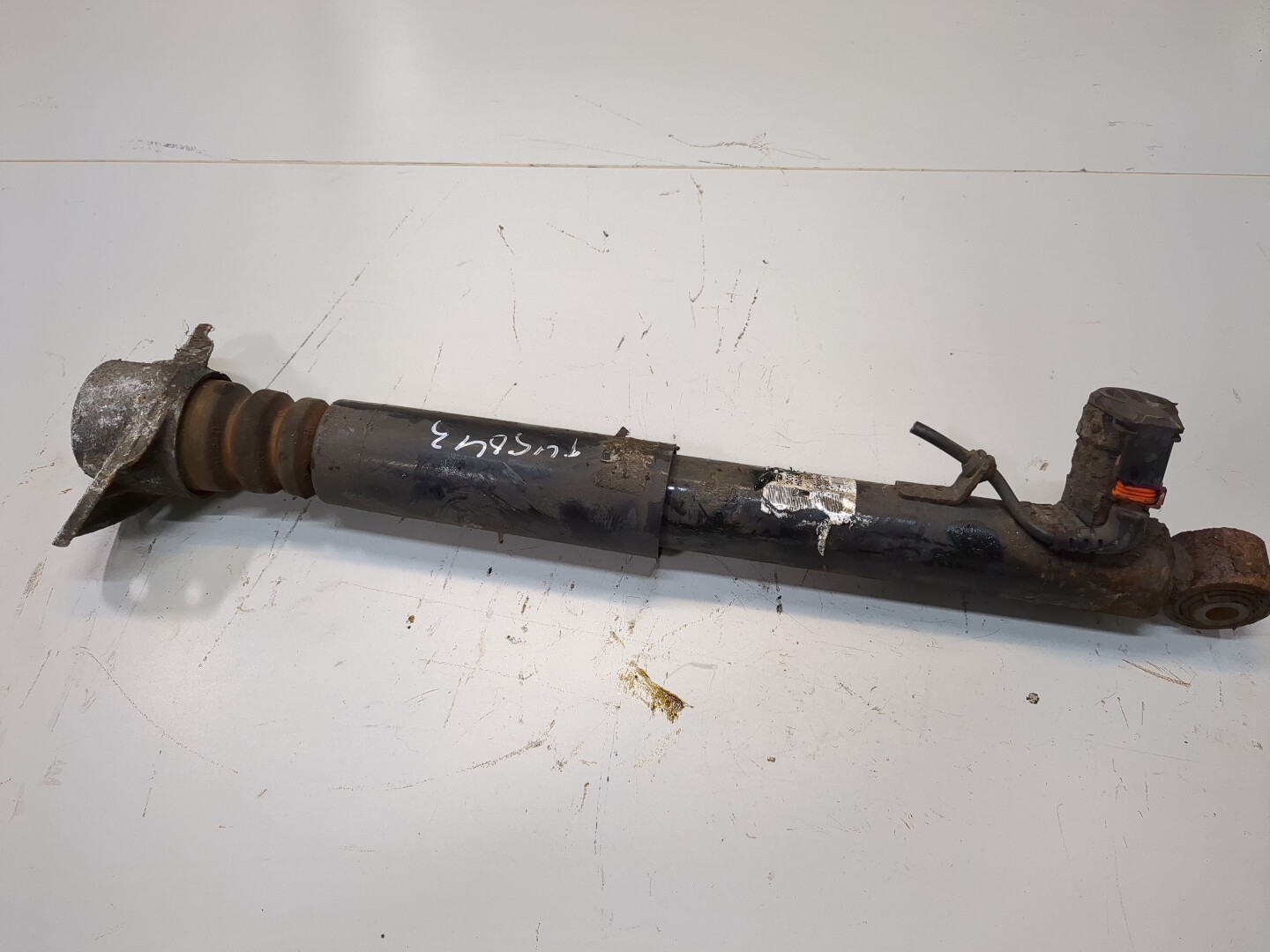 Амортизатор задний правый