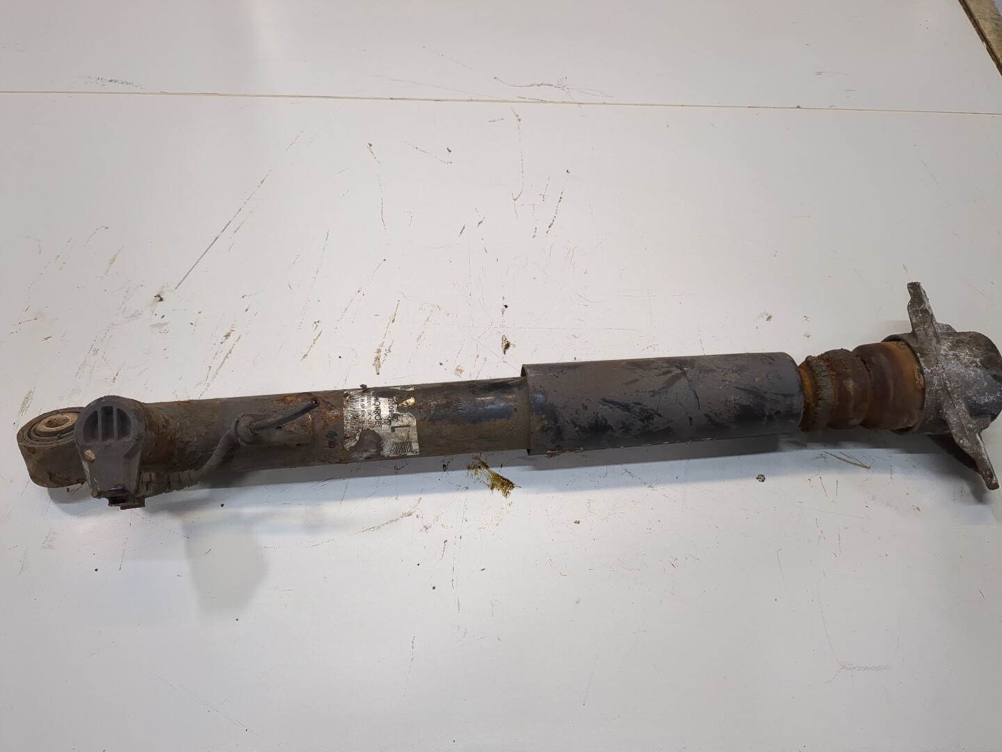 Амортизатор задний левый