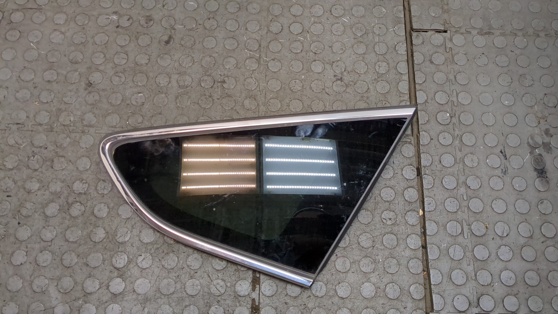 Стекло кузовное глухое правое