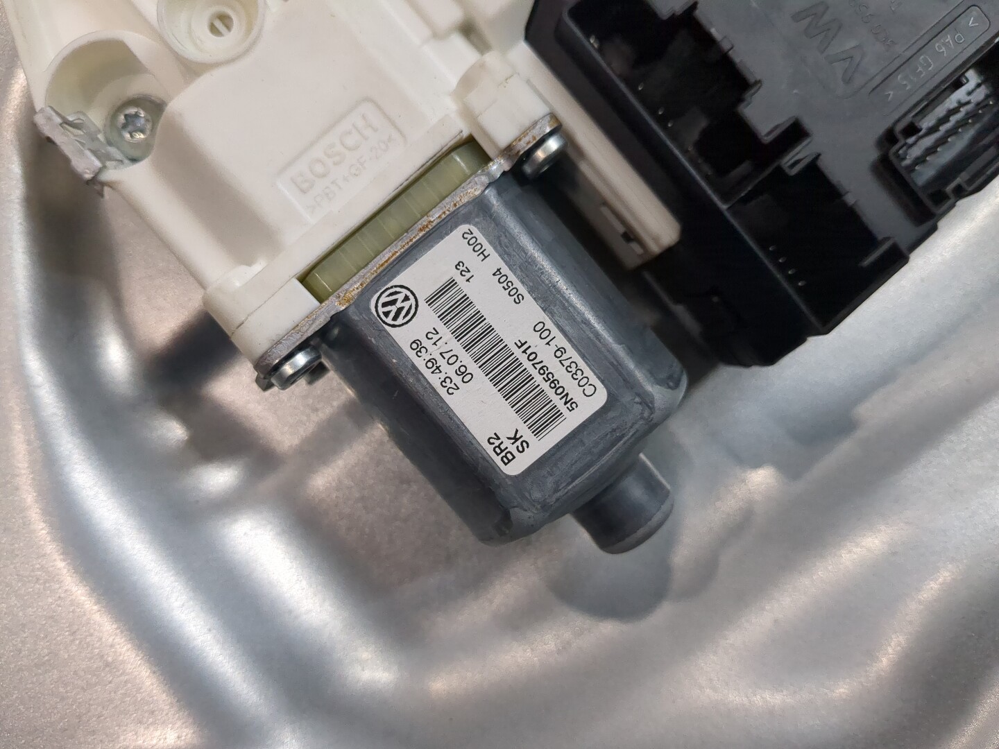 Стеклоподъемник электр. передний правый