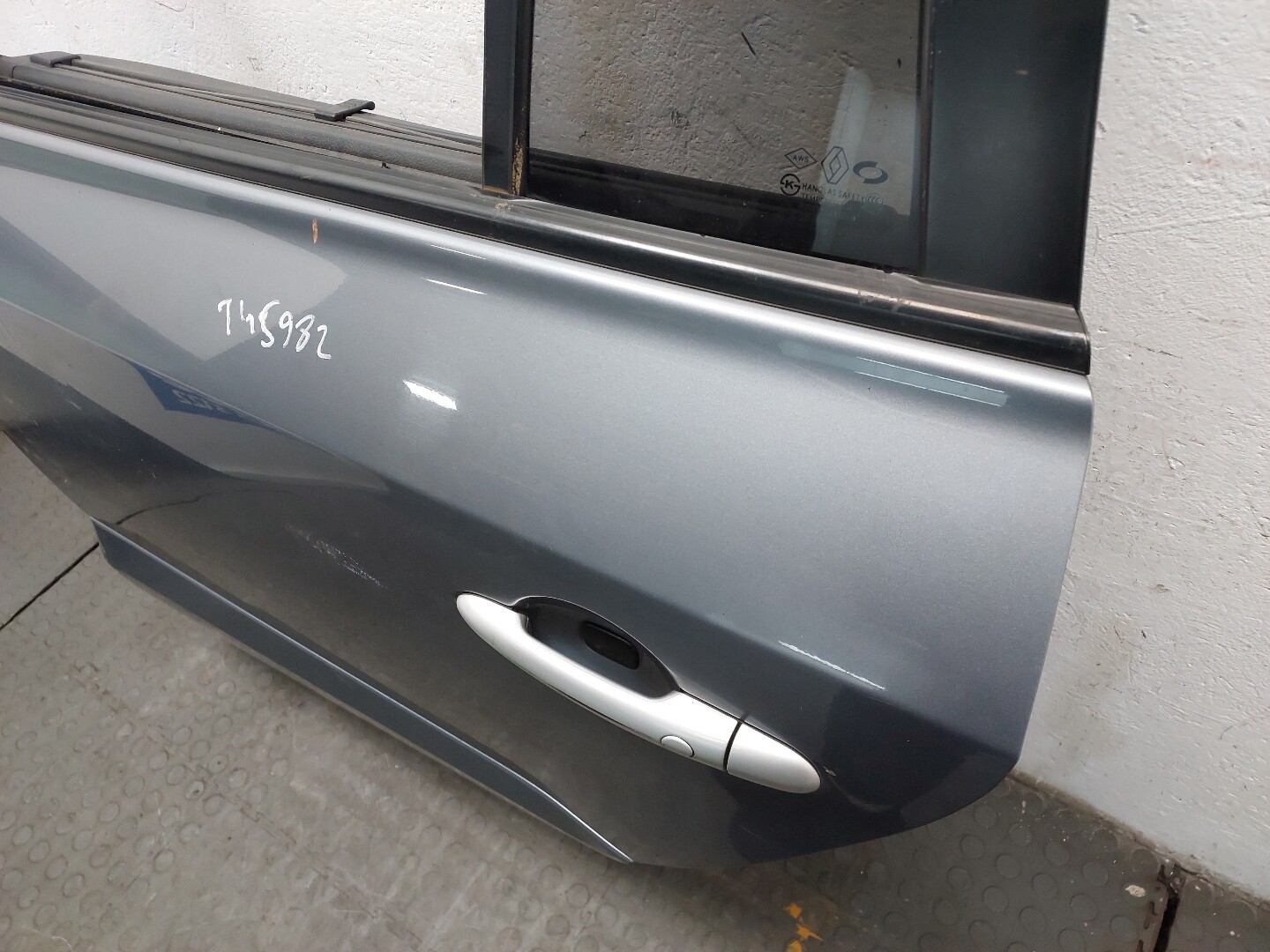 Дверь задняя левая