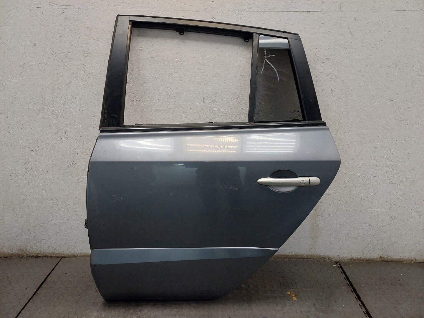 Дверь задняя левая