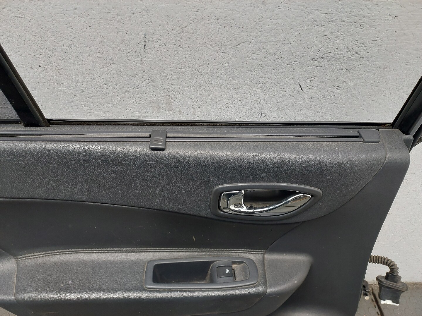 Дверь задняя левая