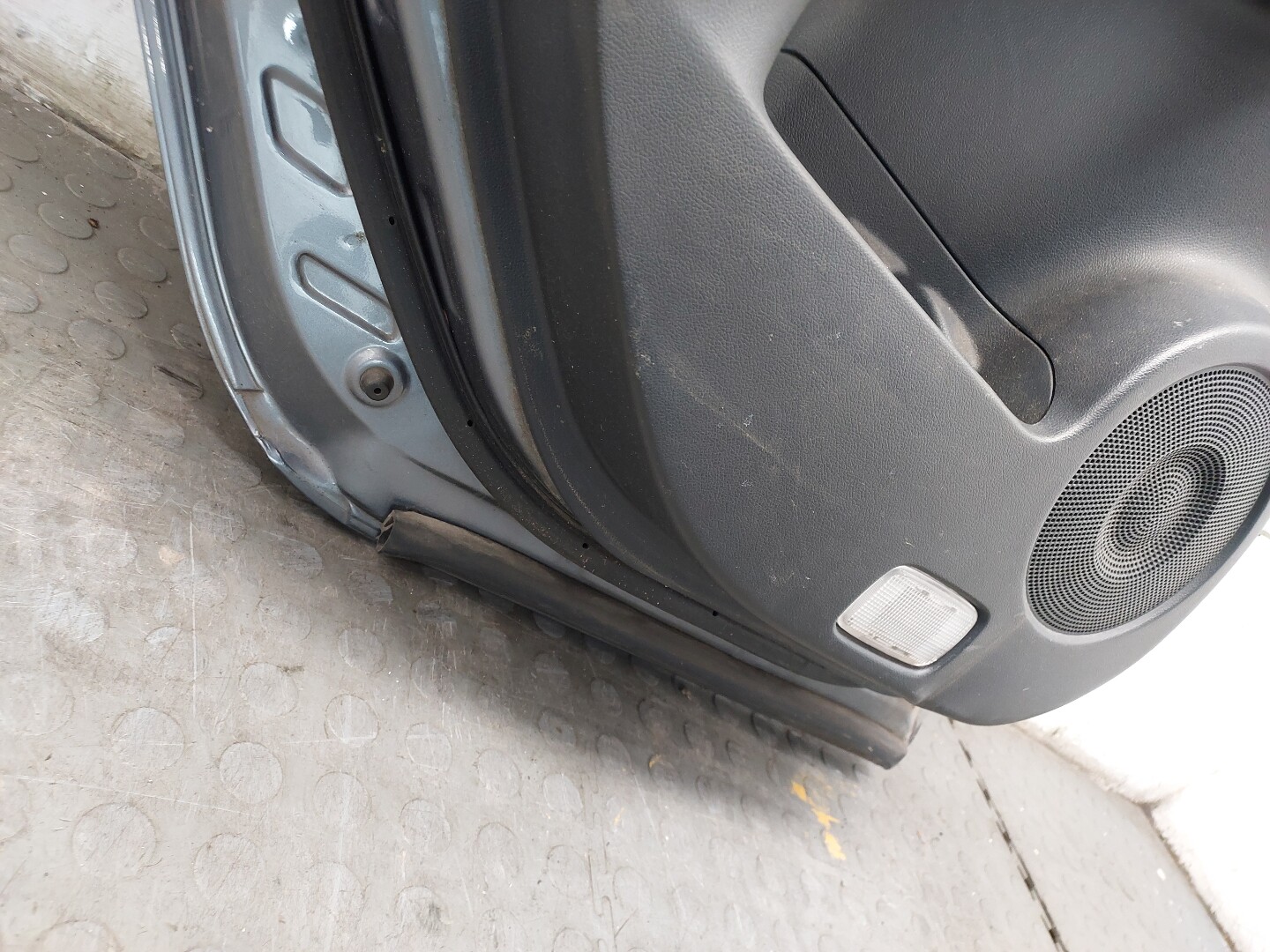 Дверь задняя левая