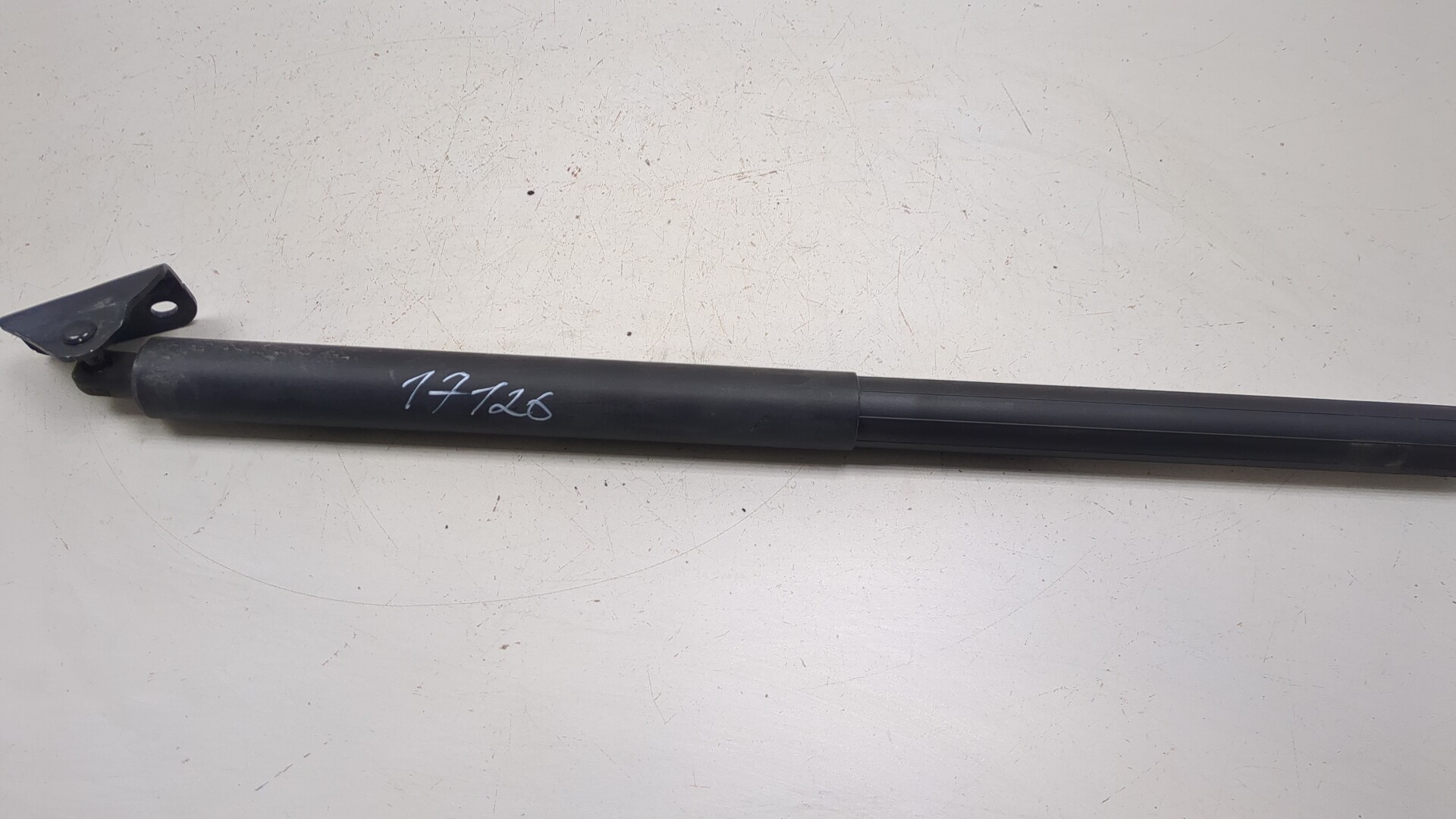 Амортизатор крышки багажника