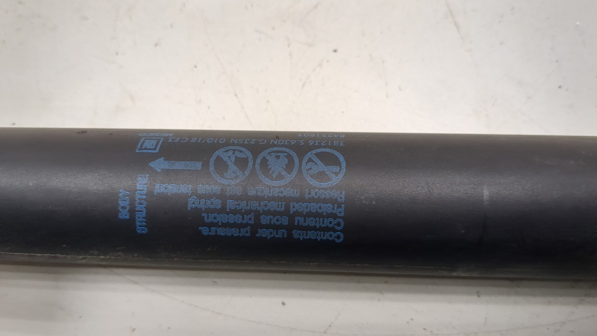 Амортизатор крышки багажника