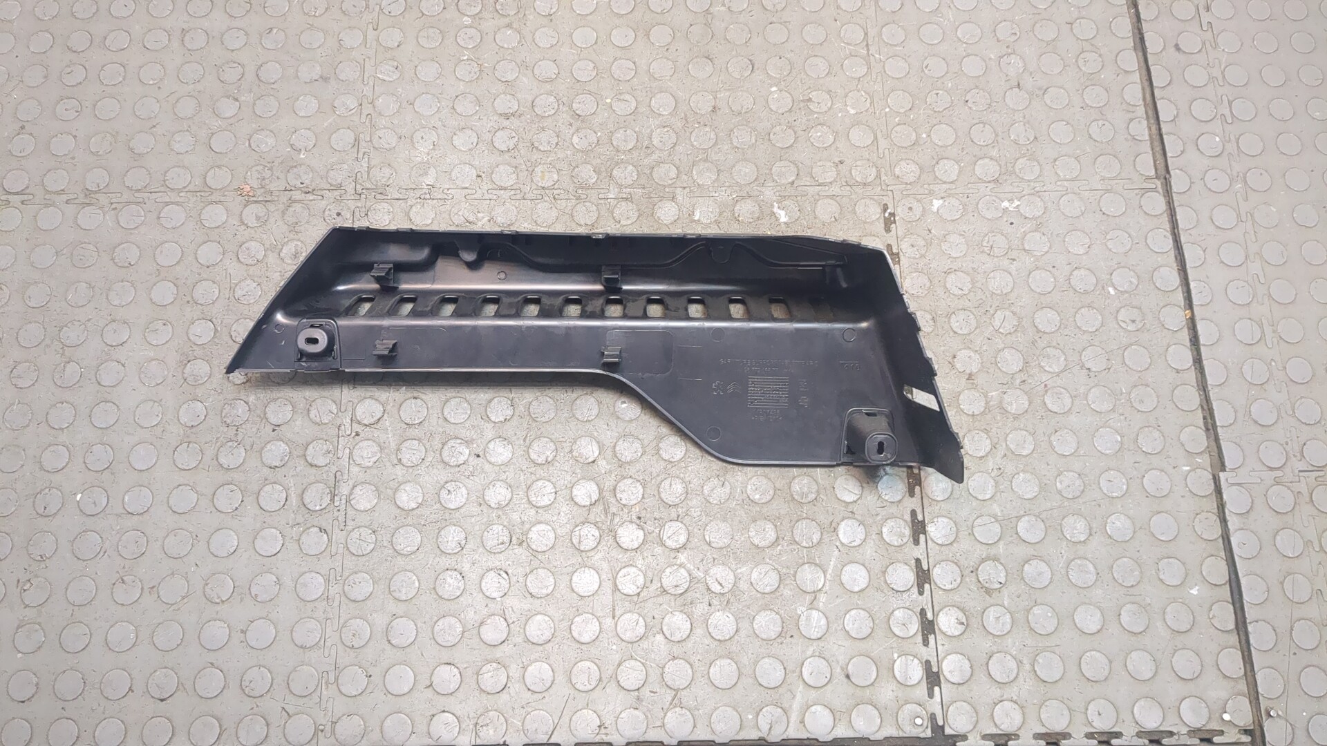 Обшивка багажника