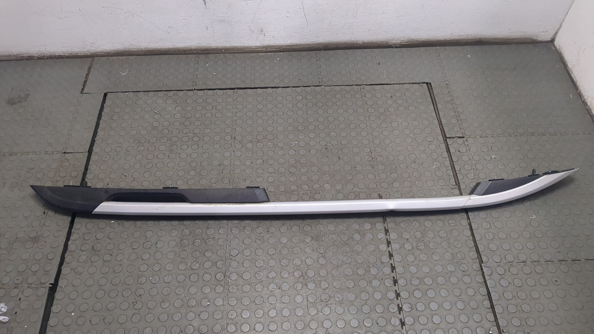 Рейлинг (релинг) правый (планка на крышу)