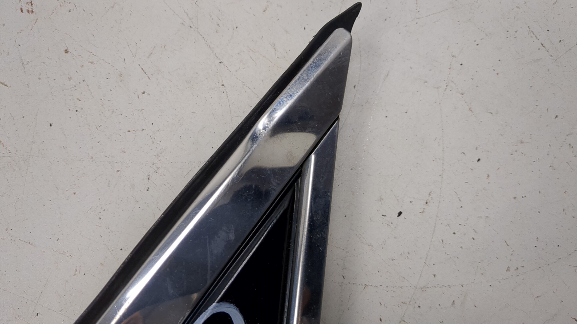 Накладка переднего крыла правого