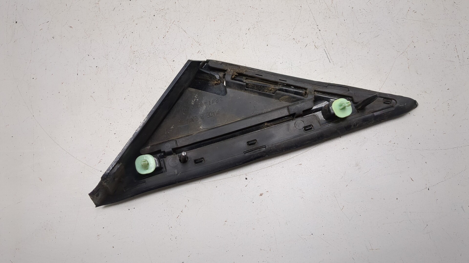 Накладка переднего крыла правого