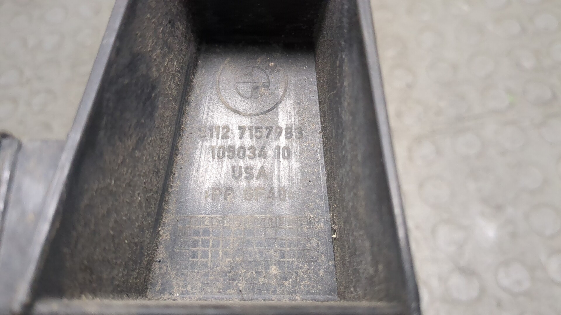 Кронштейн фар левый