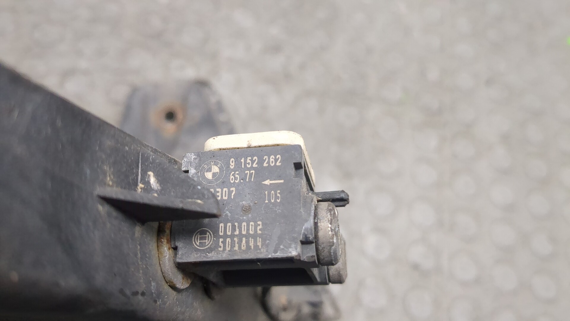 Кронштейн фар левый