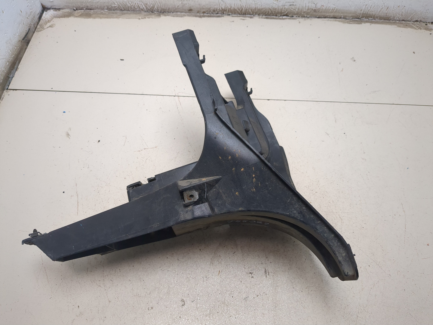 Кронштейн фар правый