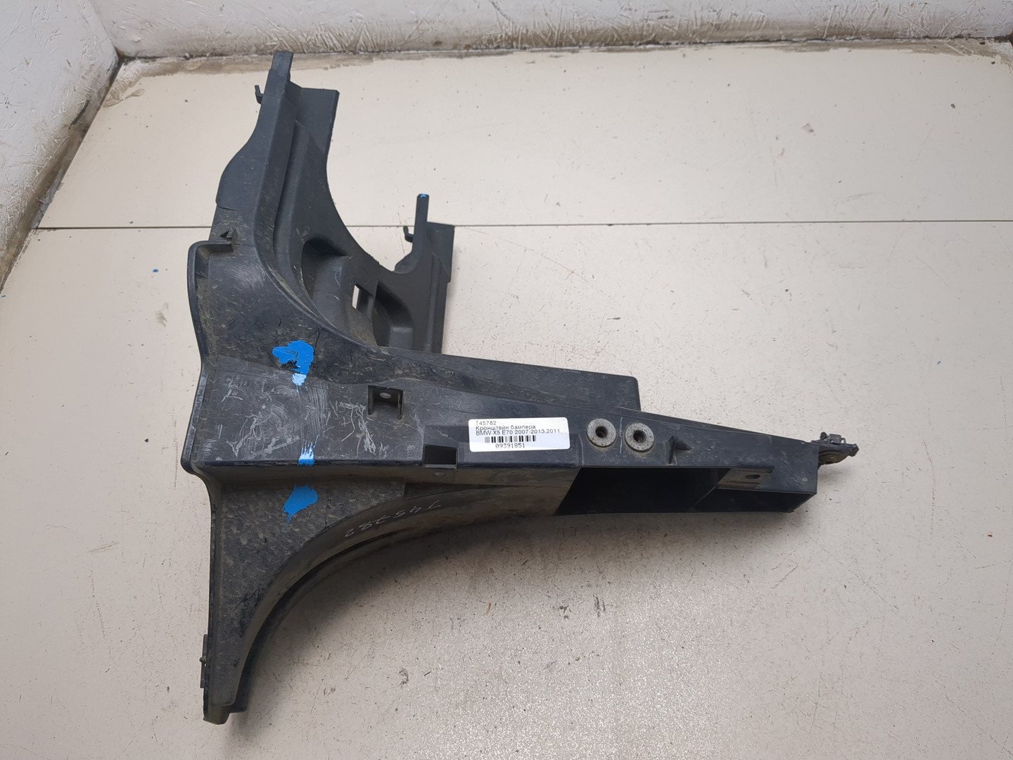 Кронштейн фар правый