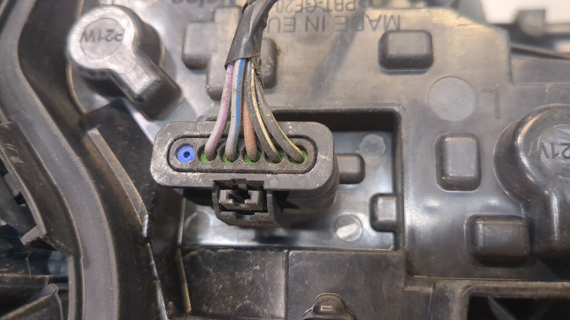 Фонарь задний левый