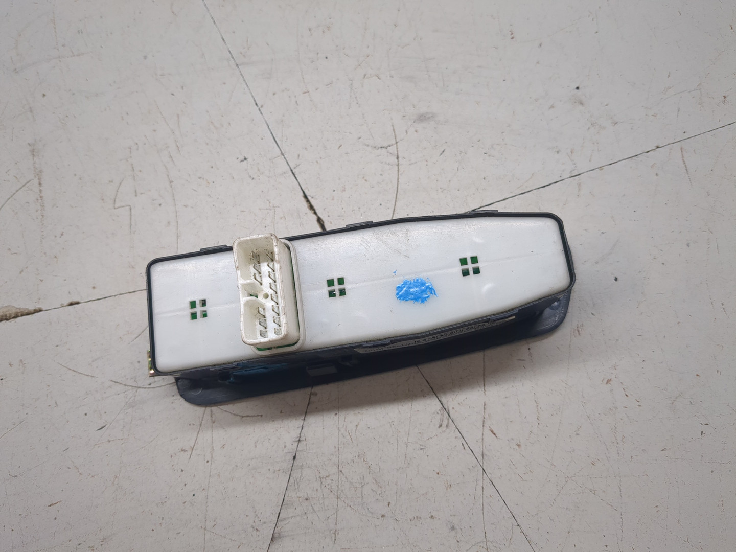 Кнопка стеклоподъемника