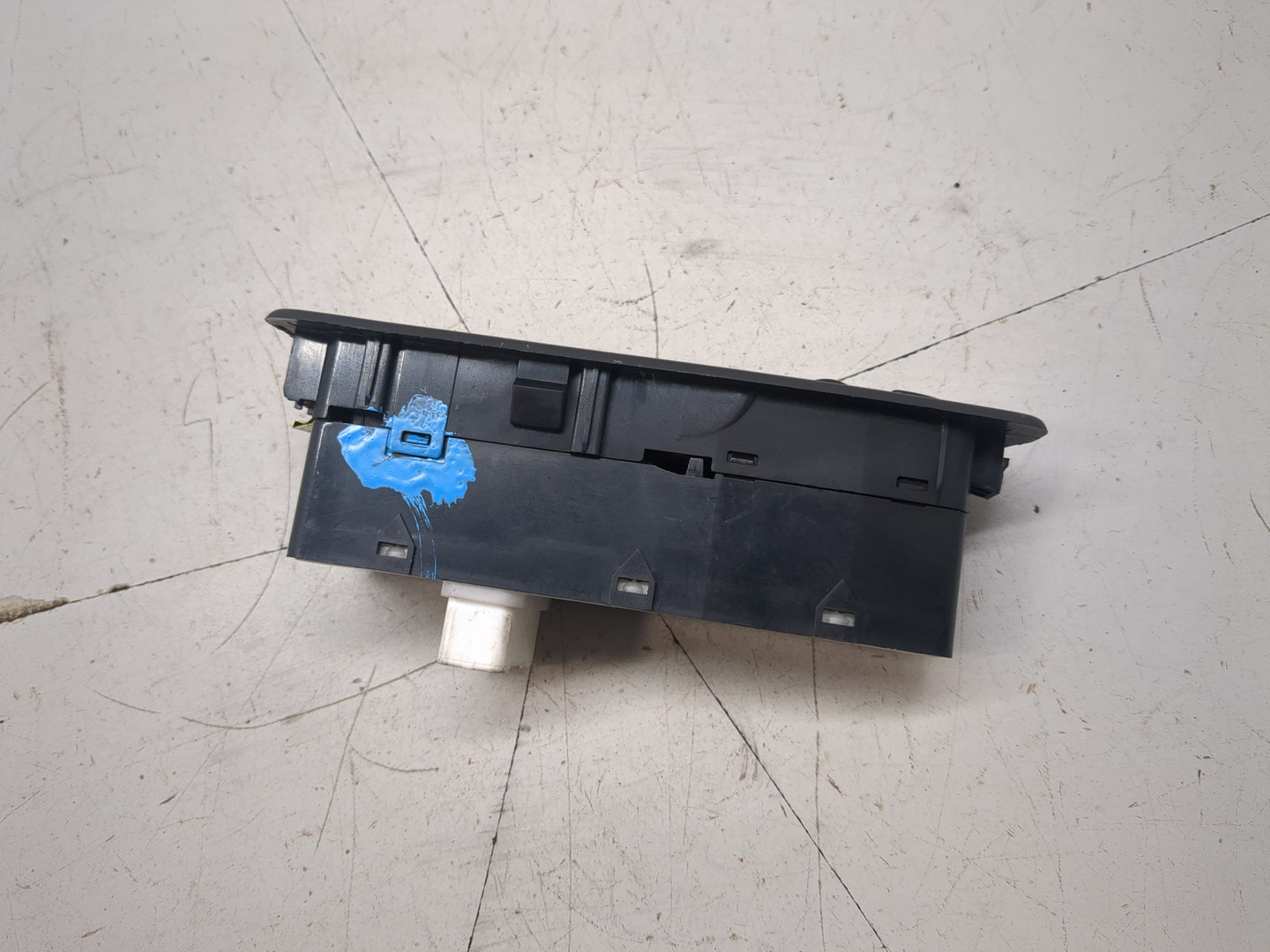 Кнопка стеклоподъемника