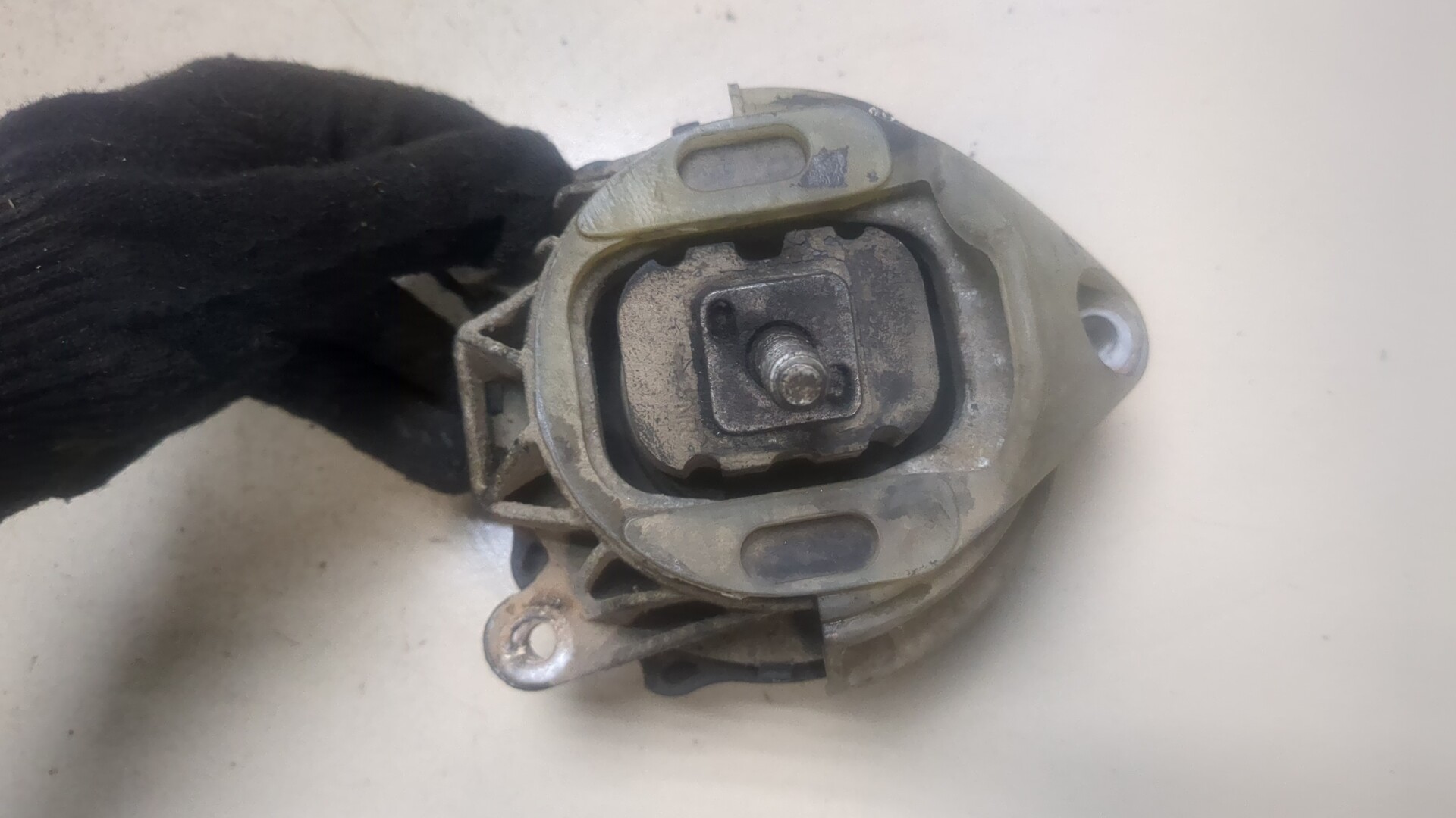 Опора двигателя