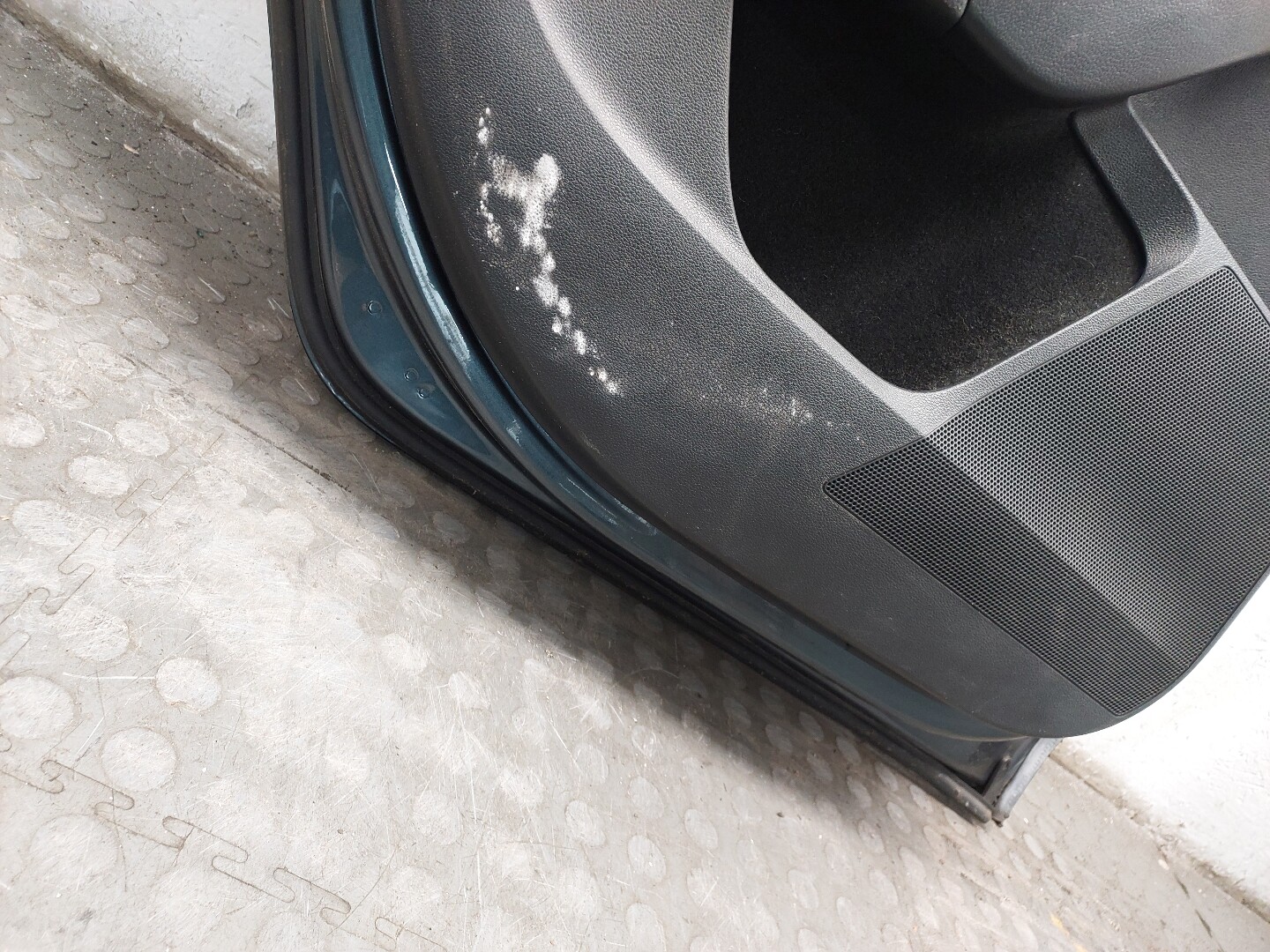 Дверь задняя левая