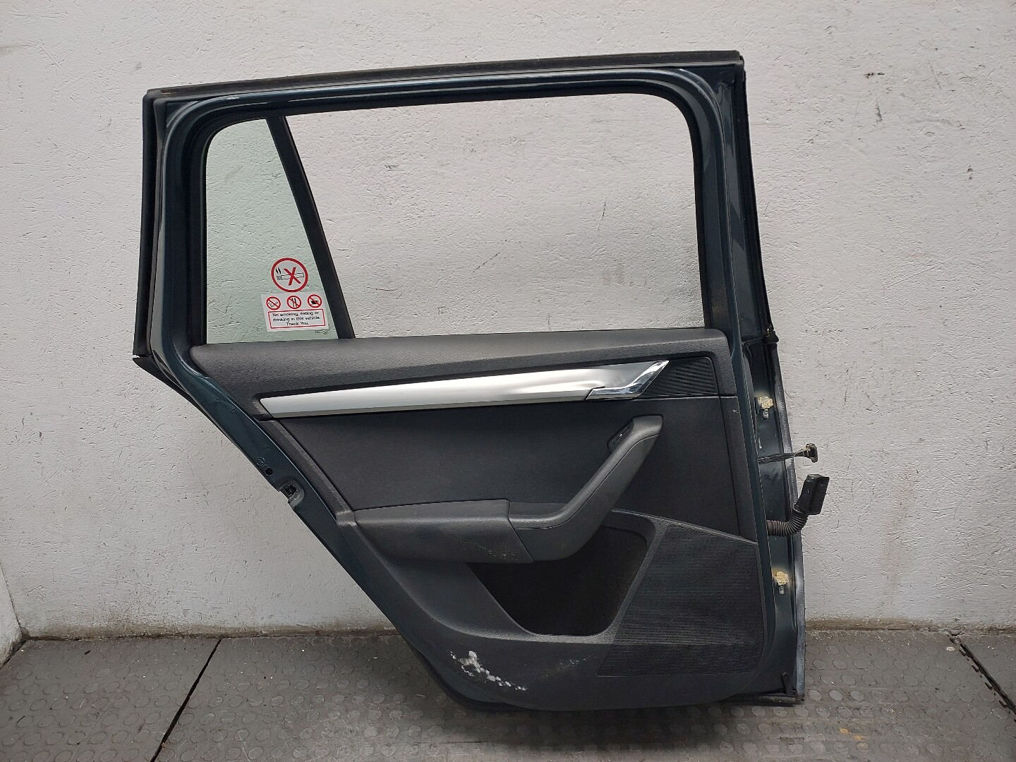 Дверь задняя левая