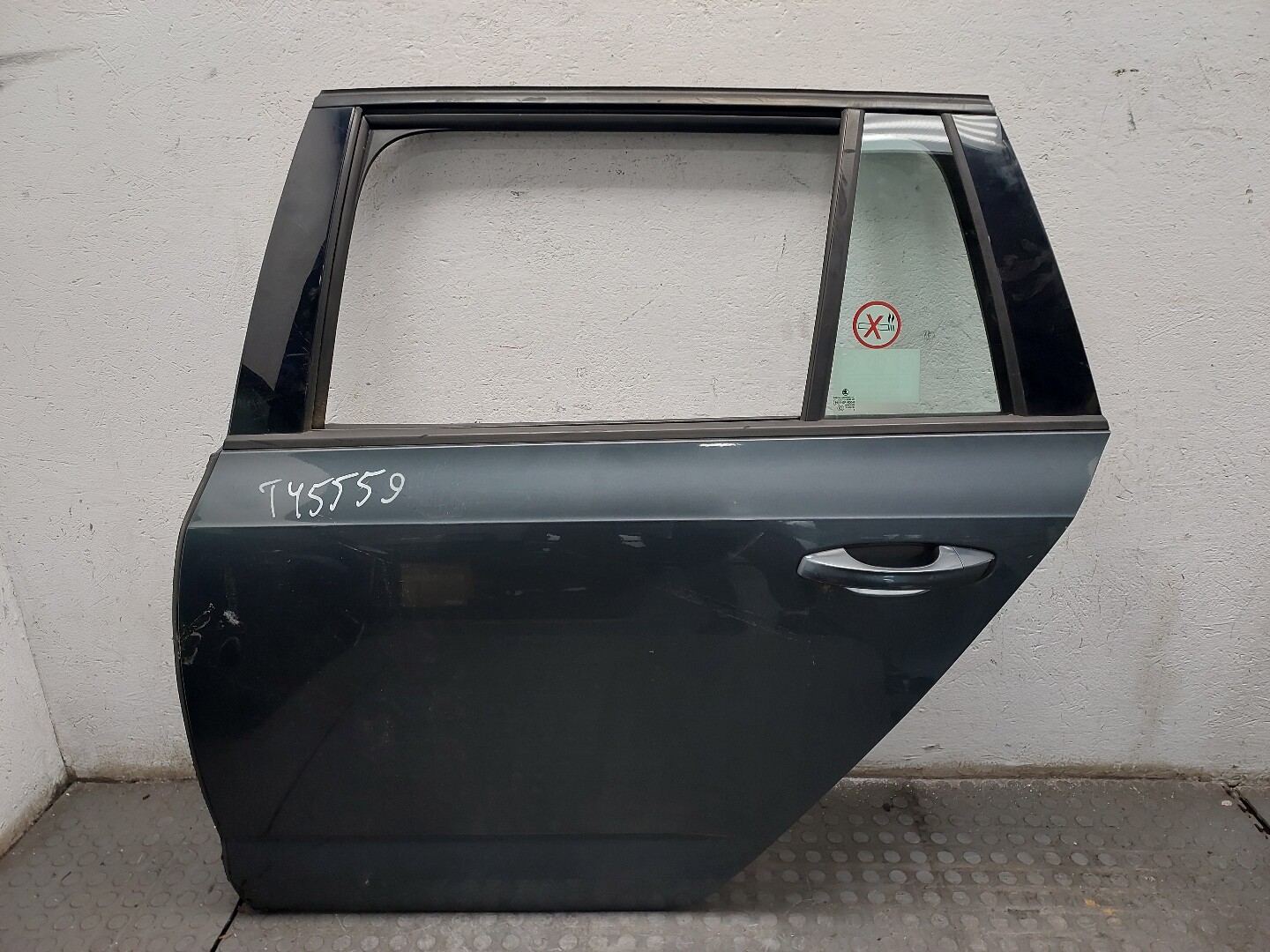 Дверь задняя левая