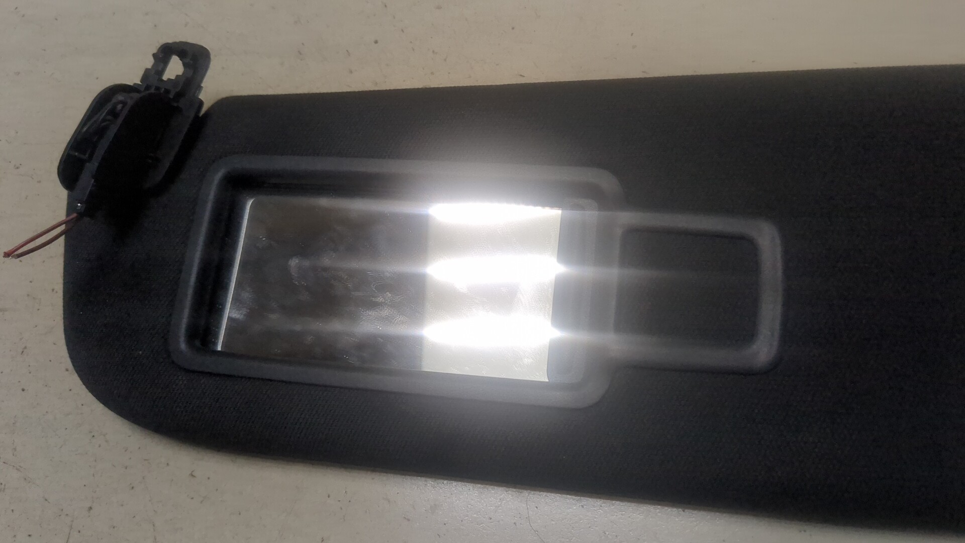 Козырек солнцезащитный