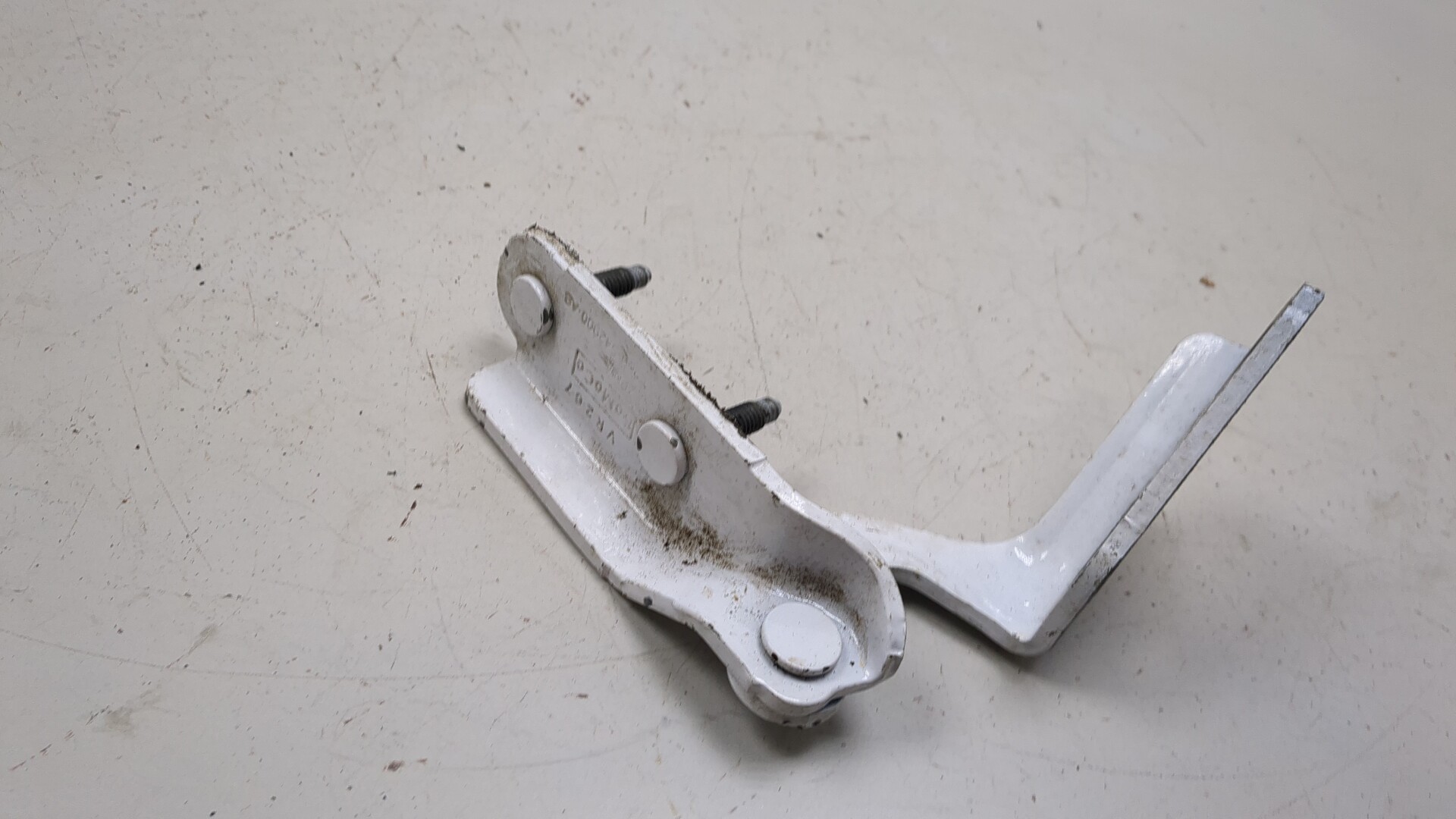 Петля двери