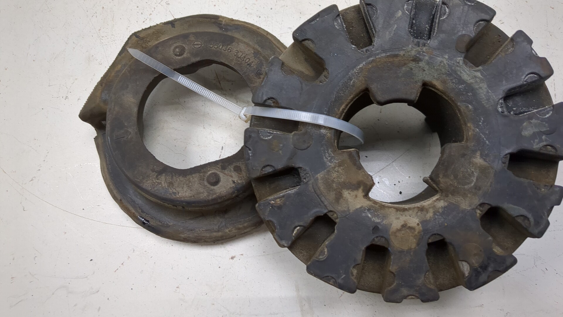 Опора переднего амортизатора верхняя