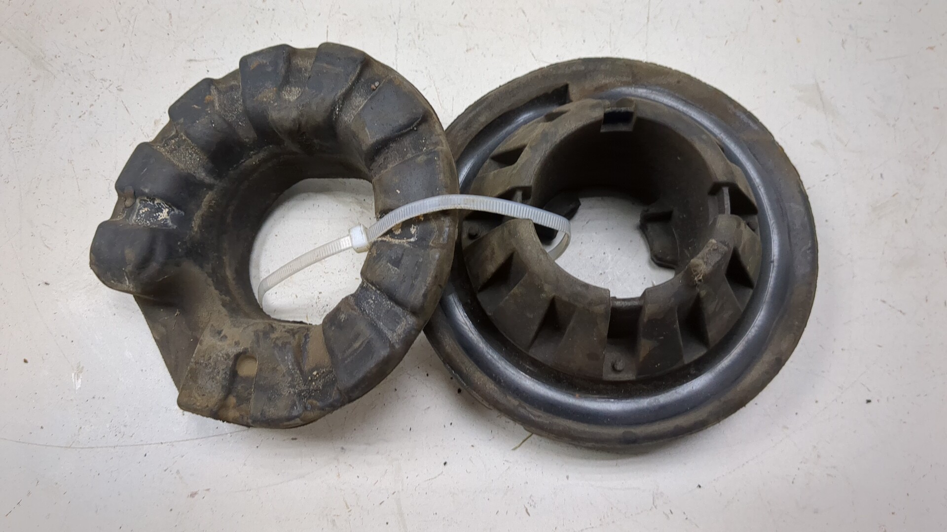 Опора переднего амортизатора верхняя