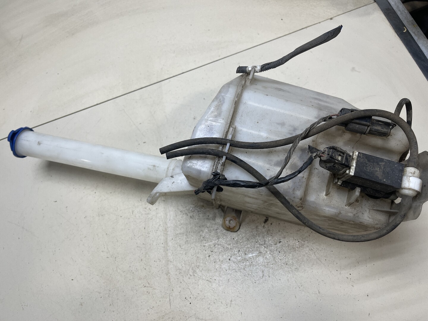 Бачок омывателя лобового стекла