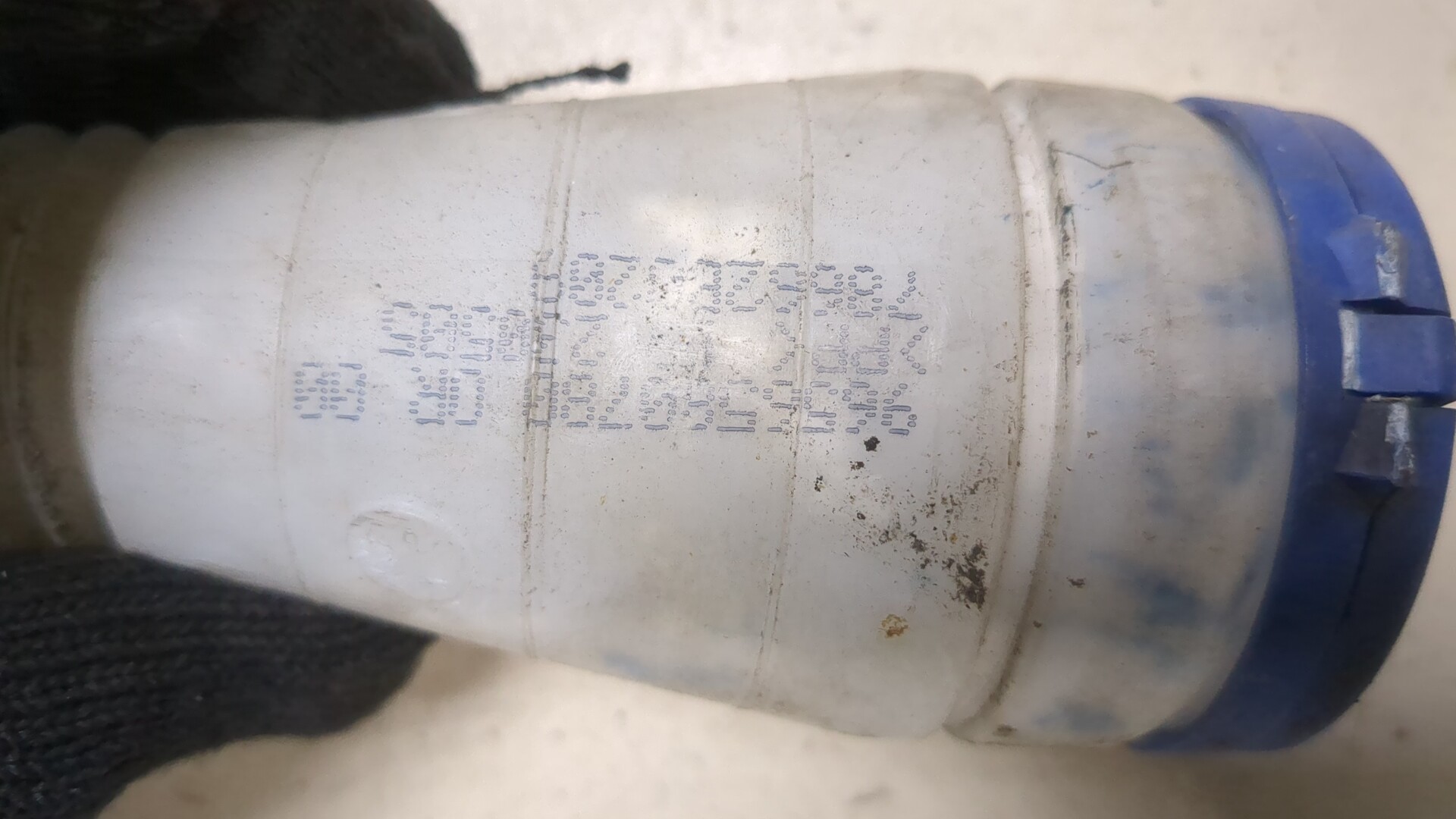 Горловина бачка омывателя