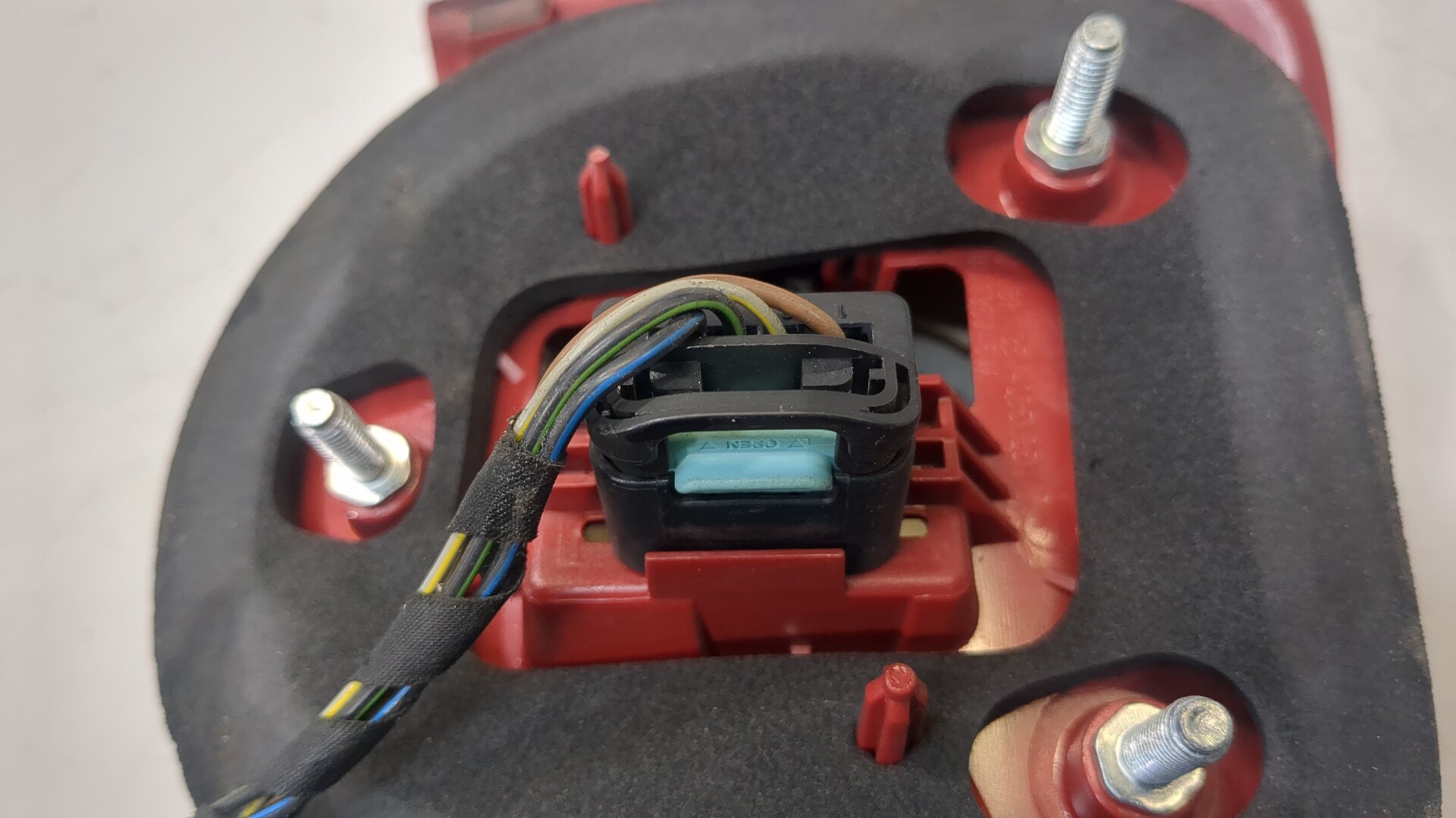 Фонарь задний правый