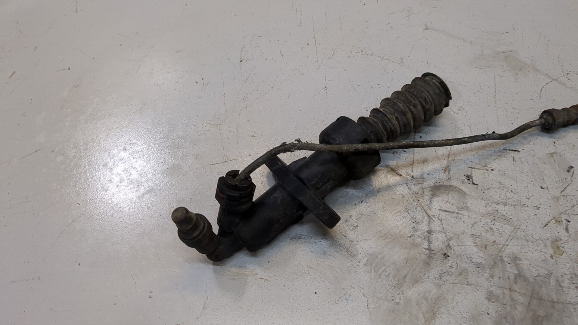 Цилиндр сцепления рабочий