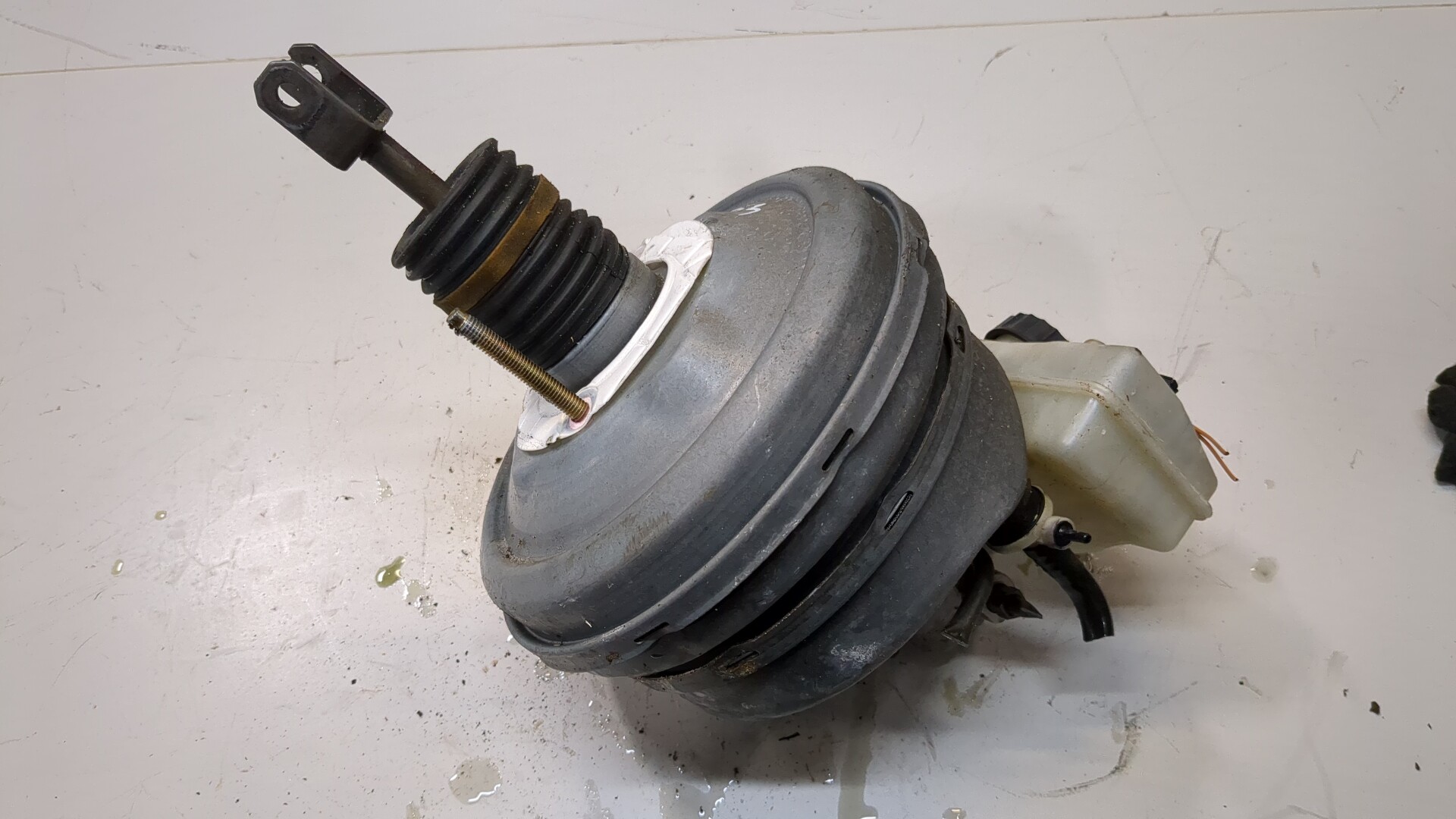 Цилиндр тормозной главный