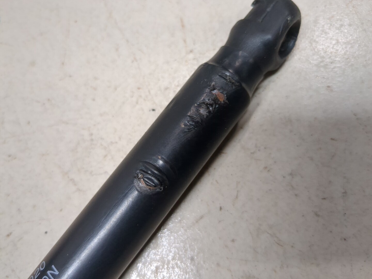 Амортизатор стекла багажника