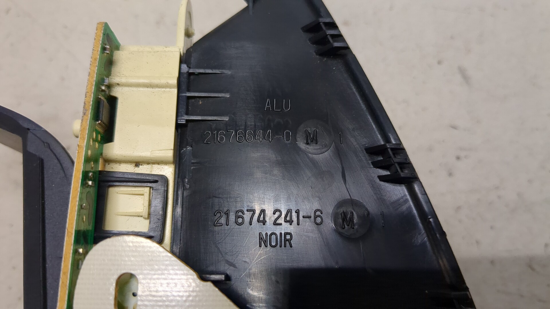 Панель приборов