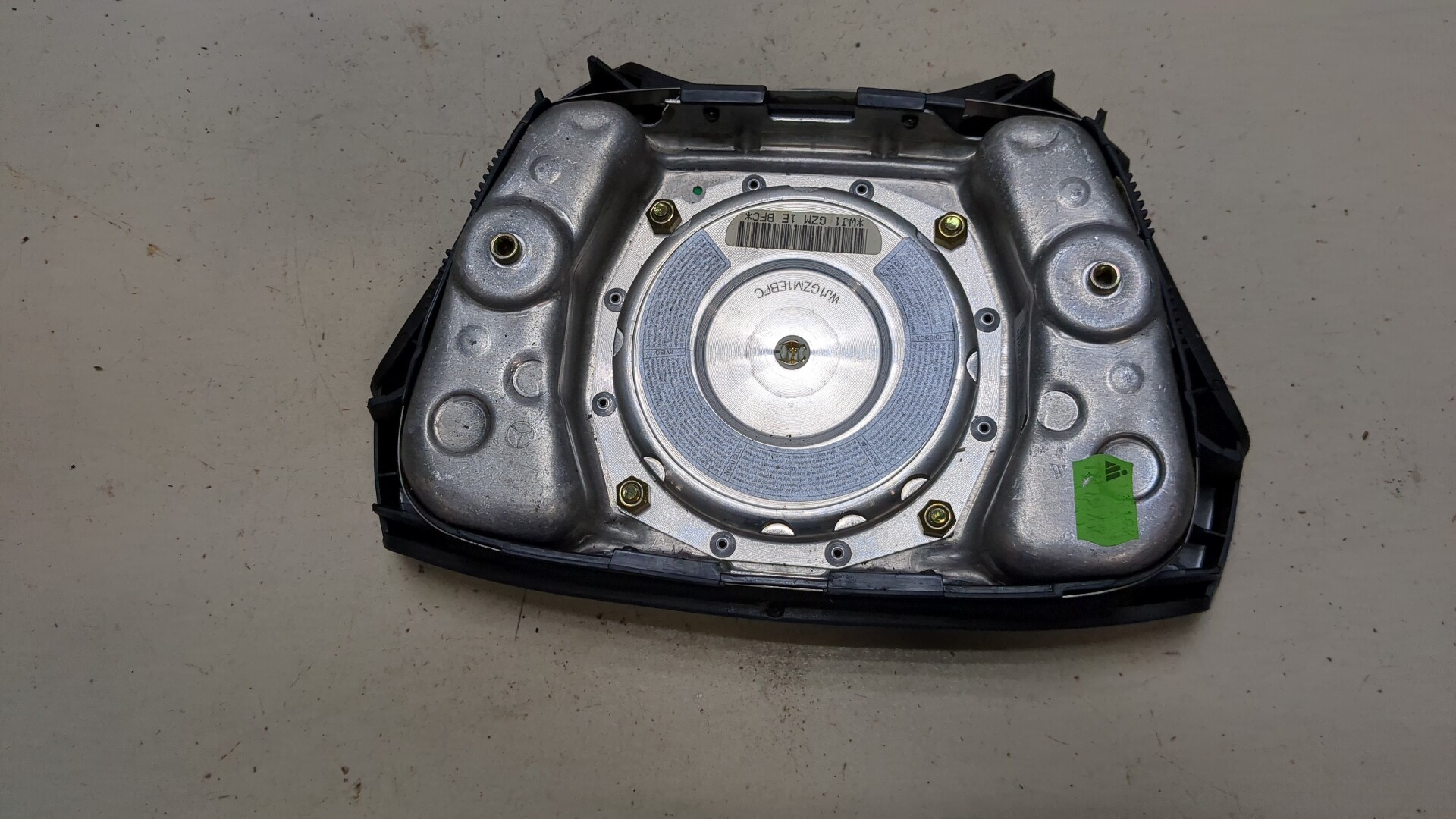 Подушка безопасности в рулевое колесо