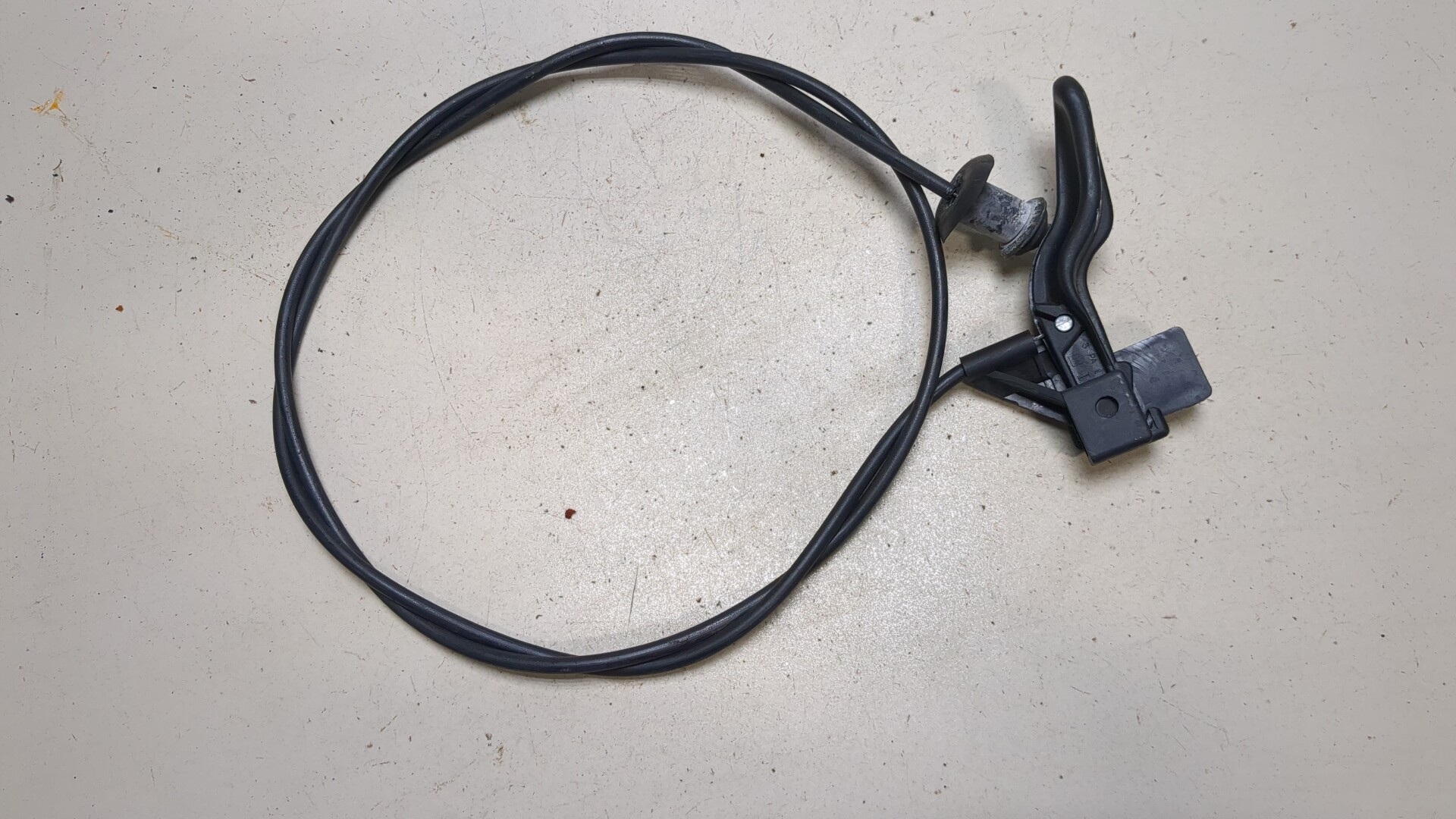 Трос открывания капота