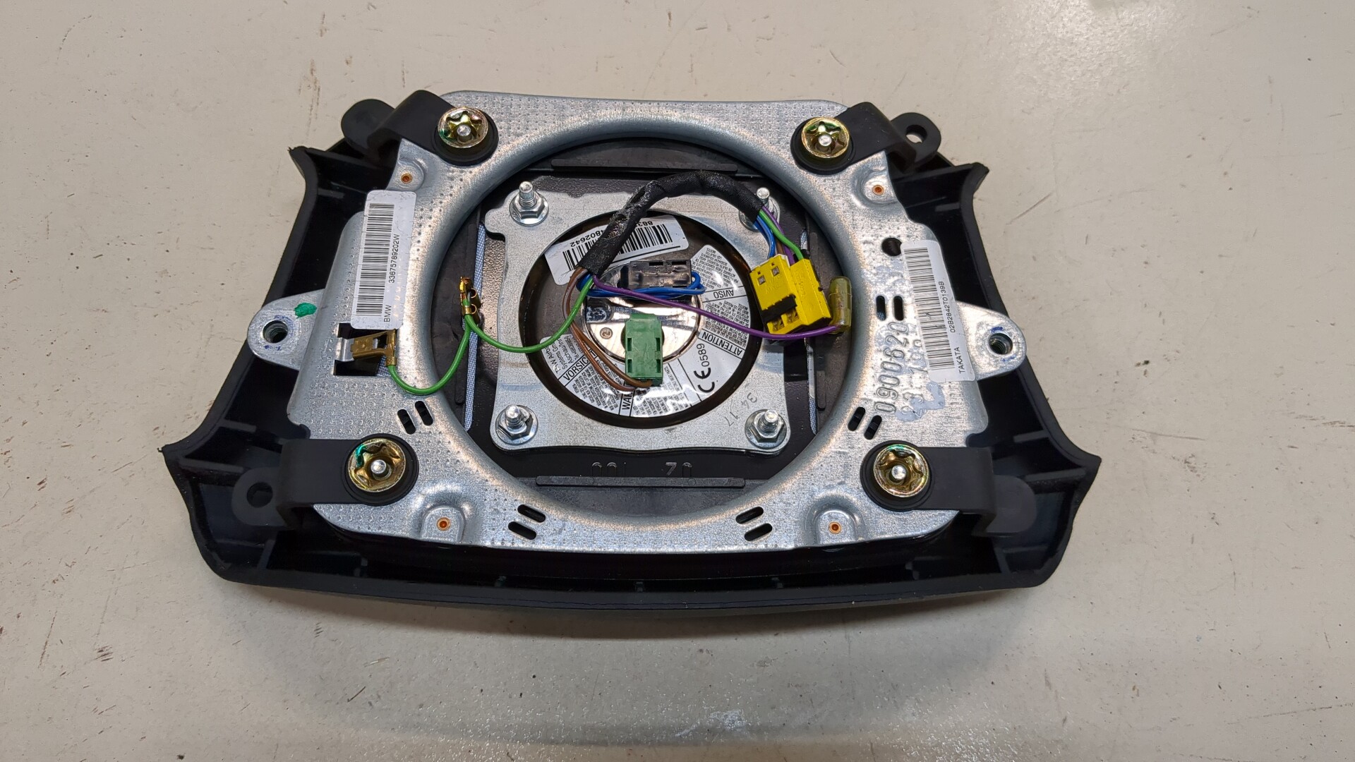 Подушка безопасности в рулевое колесо