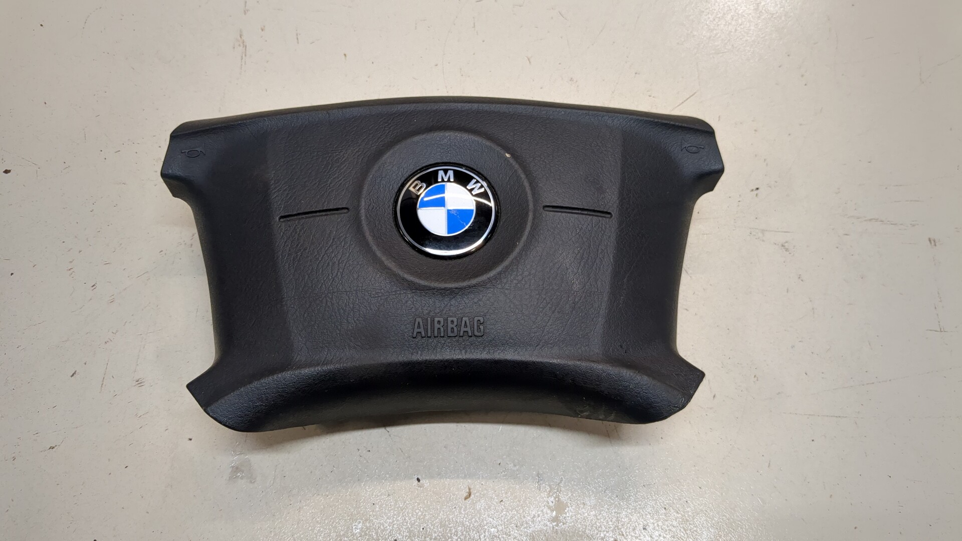 Подушка безопасности в рулевое колесо