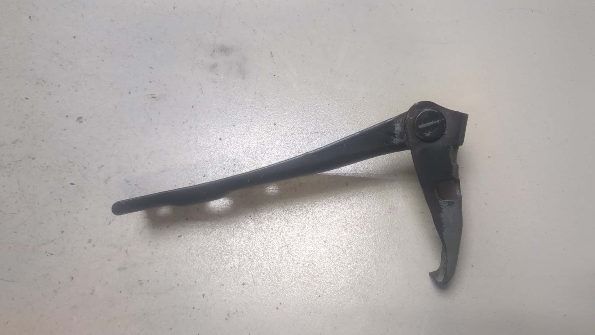 Петля капота левая