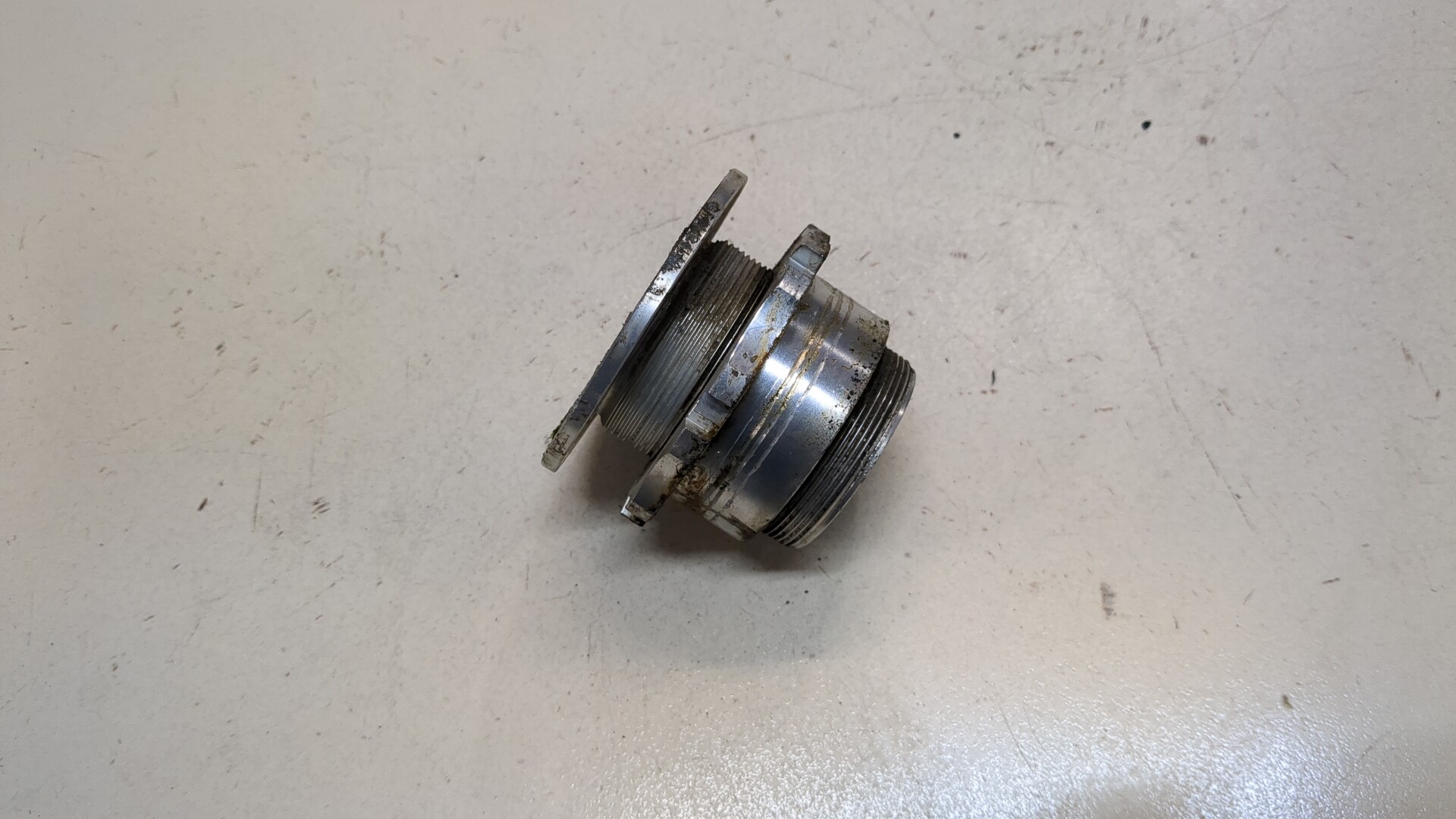 Амортизатор передний левый