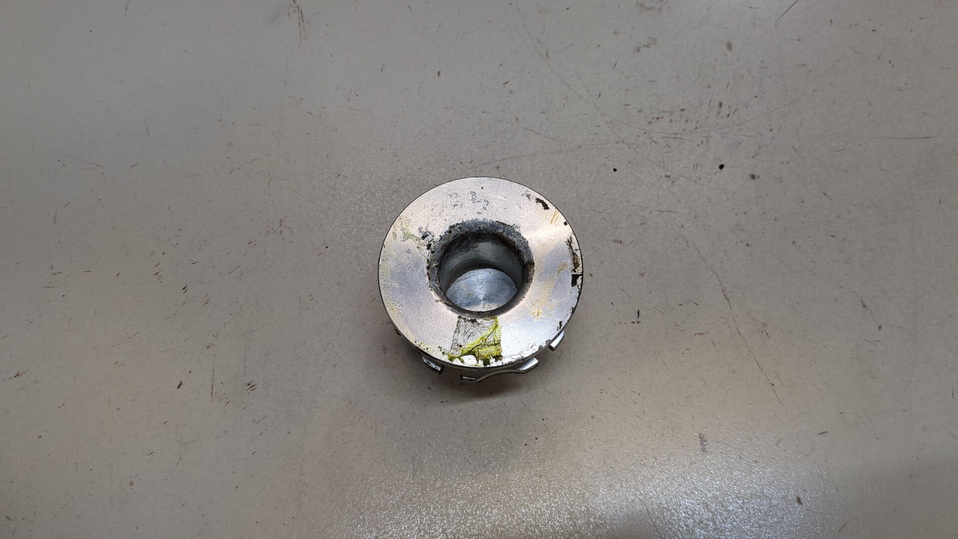 Амортизатор передний левый