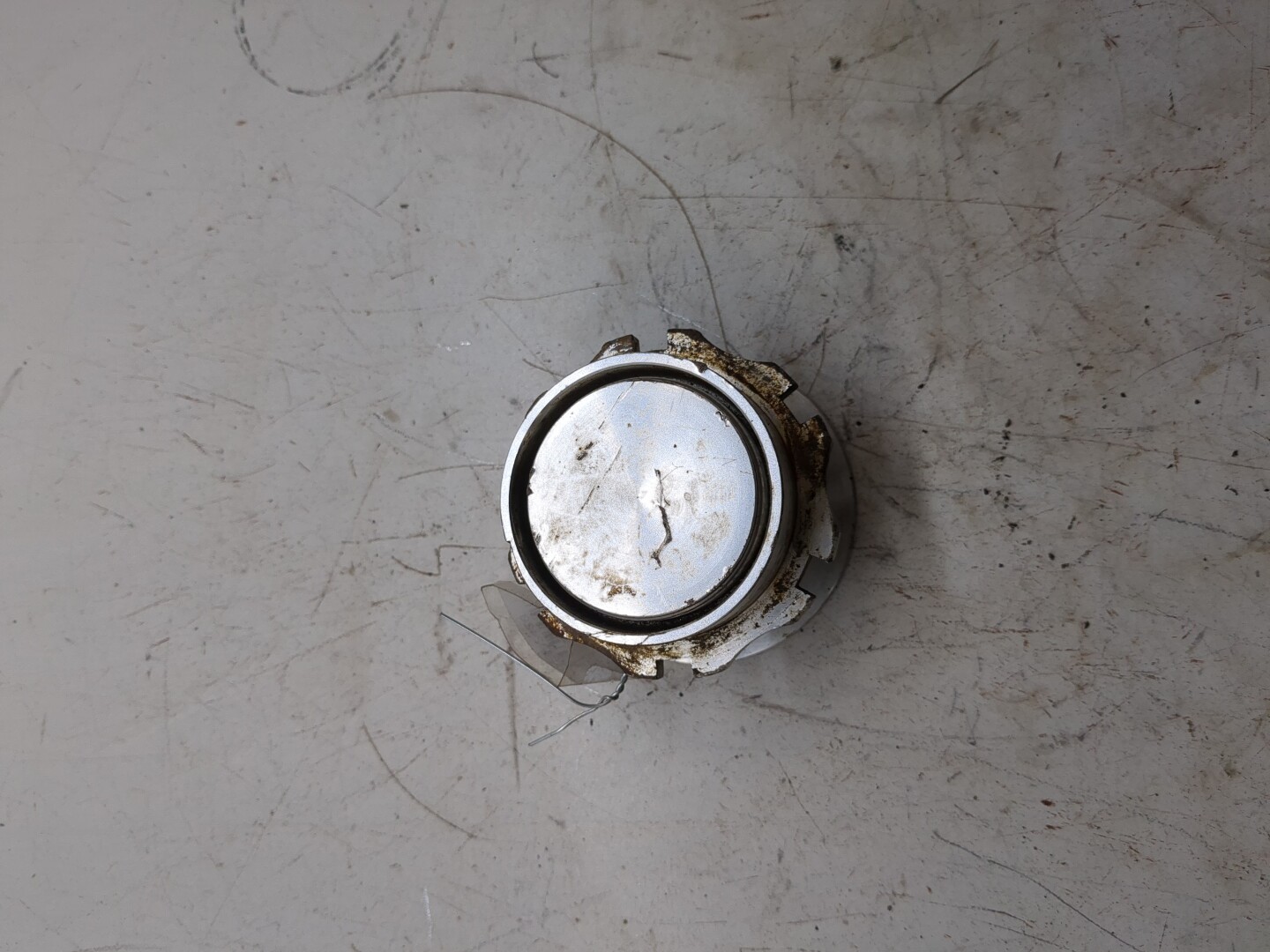 Амортизатор передний левый