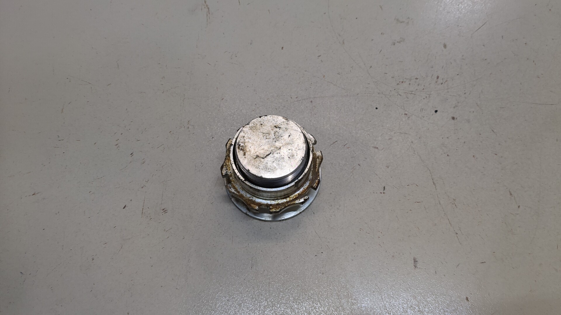 Амортизатор передний левый